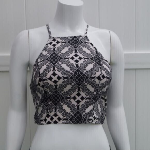 Tops - Black and white cropped top with smocked back Size XS